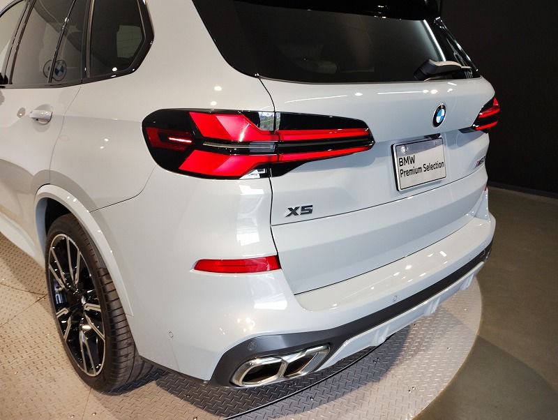 X5 M60i xDrive RHD