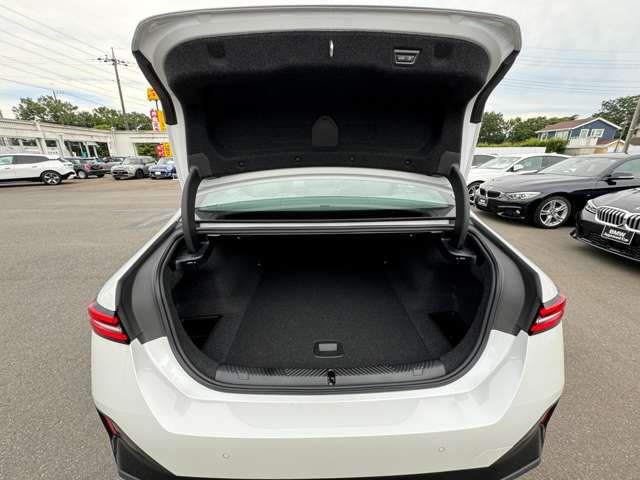 BMW i5 eDrive40 Sedan RHD