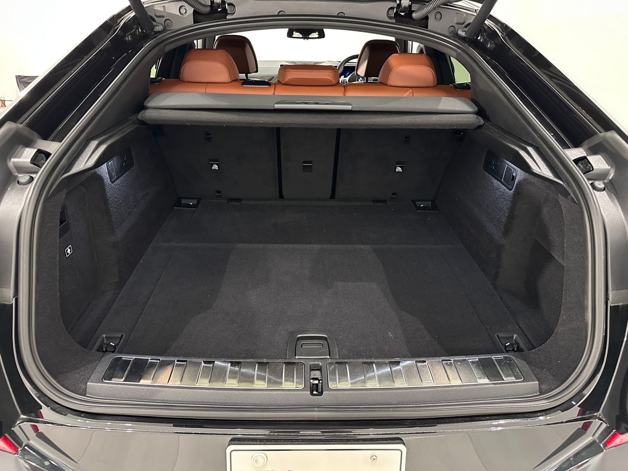 X6 M60i xDrive RHD