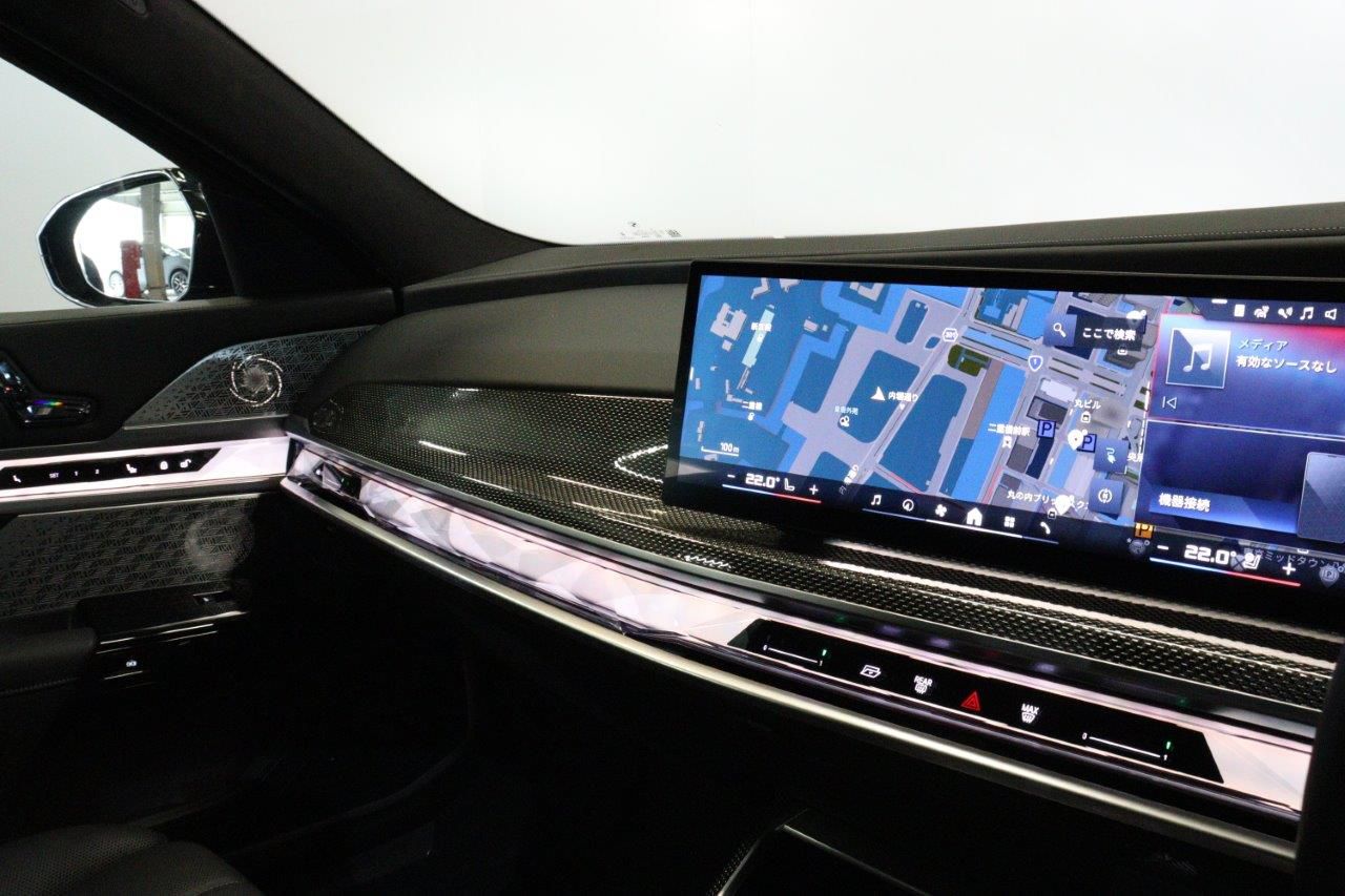 BMW i7 M70 xDrive Sedan RHD