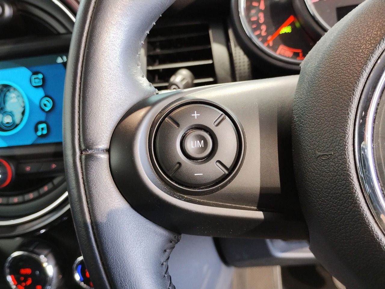 F55 COOPER D (AT)