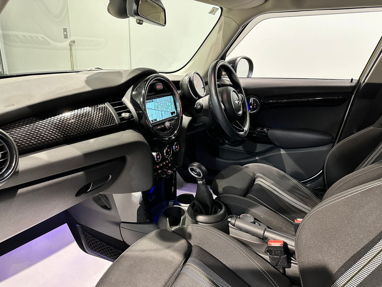 F55 COOPER S D(AT)