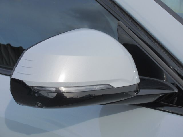 iX2 xDrive30 MSP