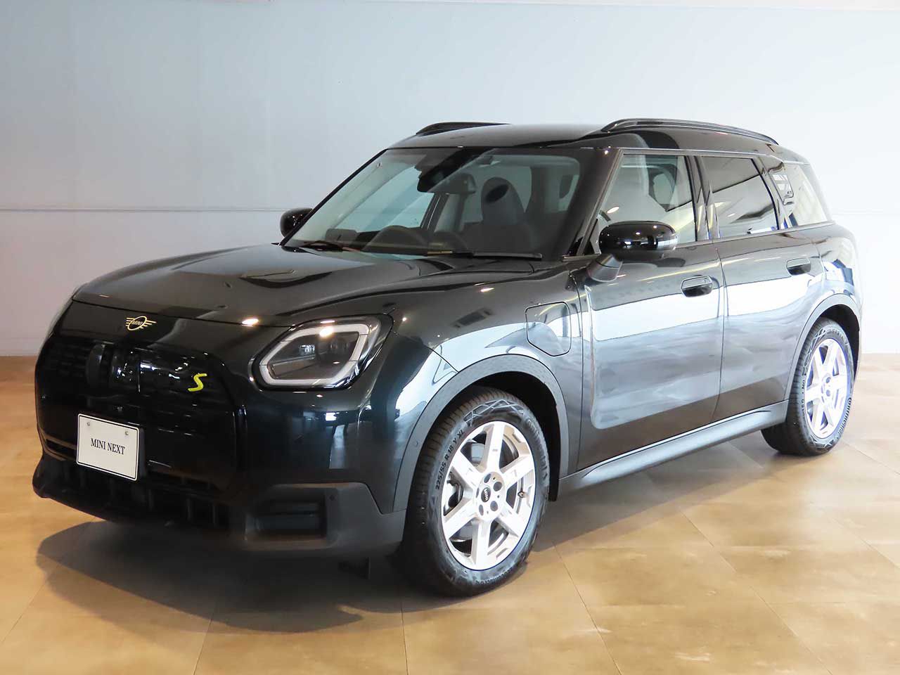 THE NEW ALL-ELECTRIC MINI COUNTRYMAN SE ALL4