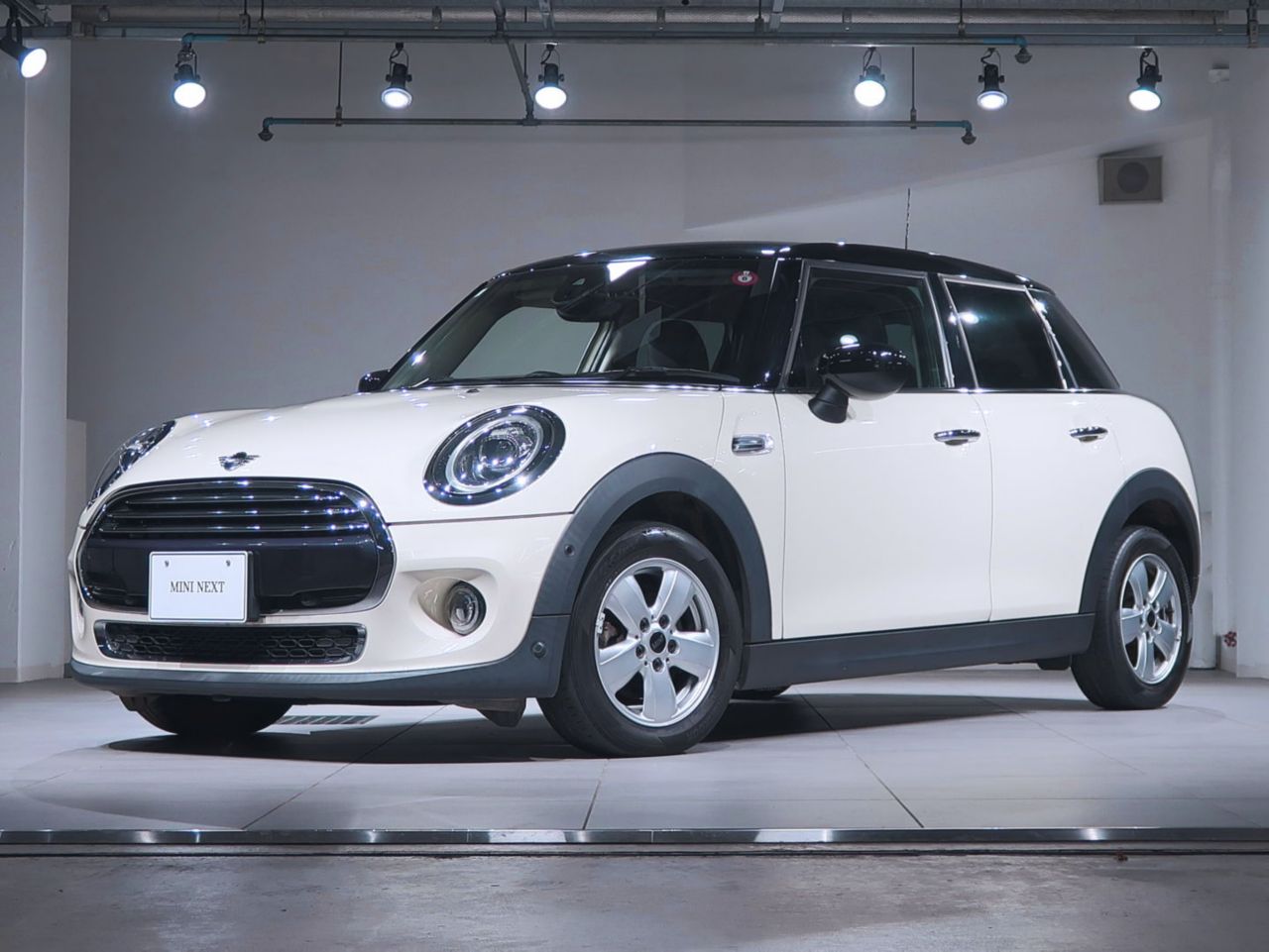 MINI COOPER 5 DOOR.