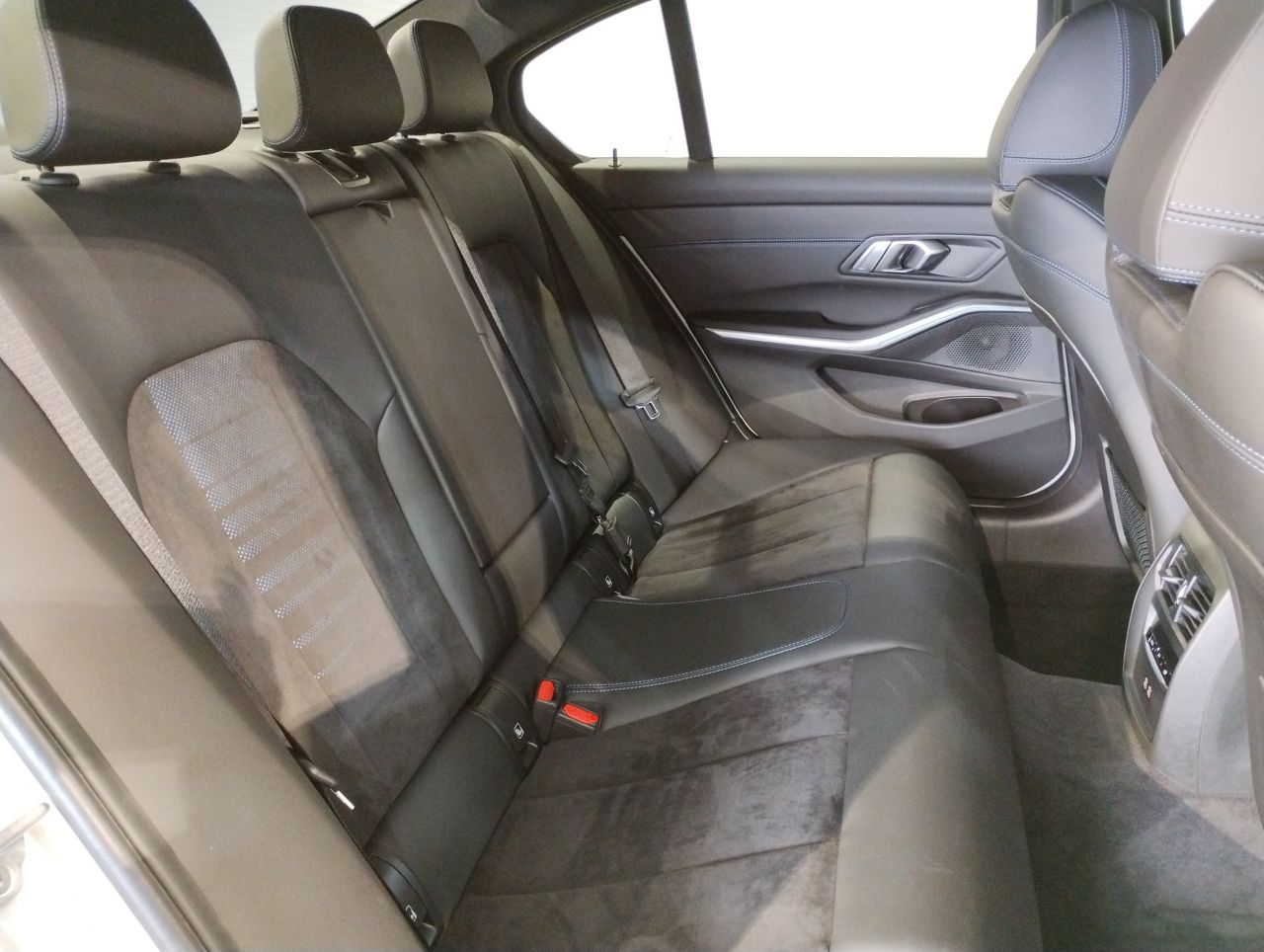 G20 330e Saloon LCI RHD MX