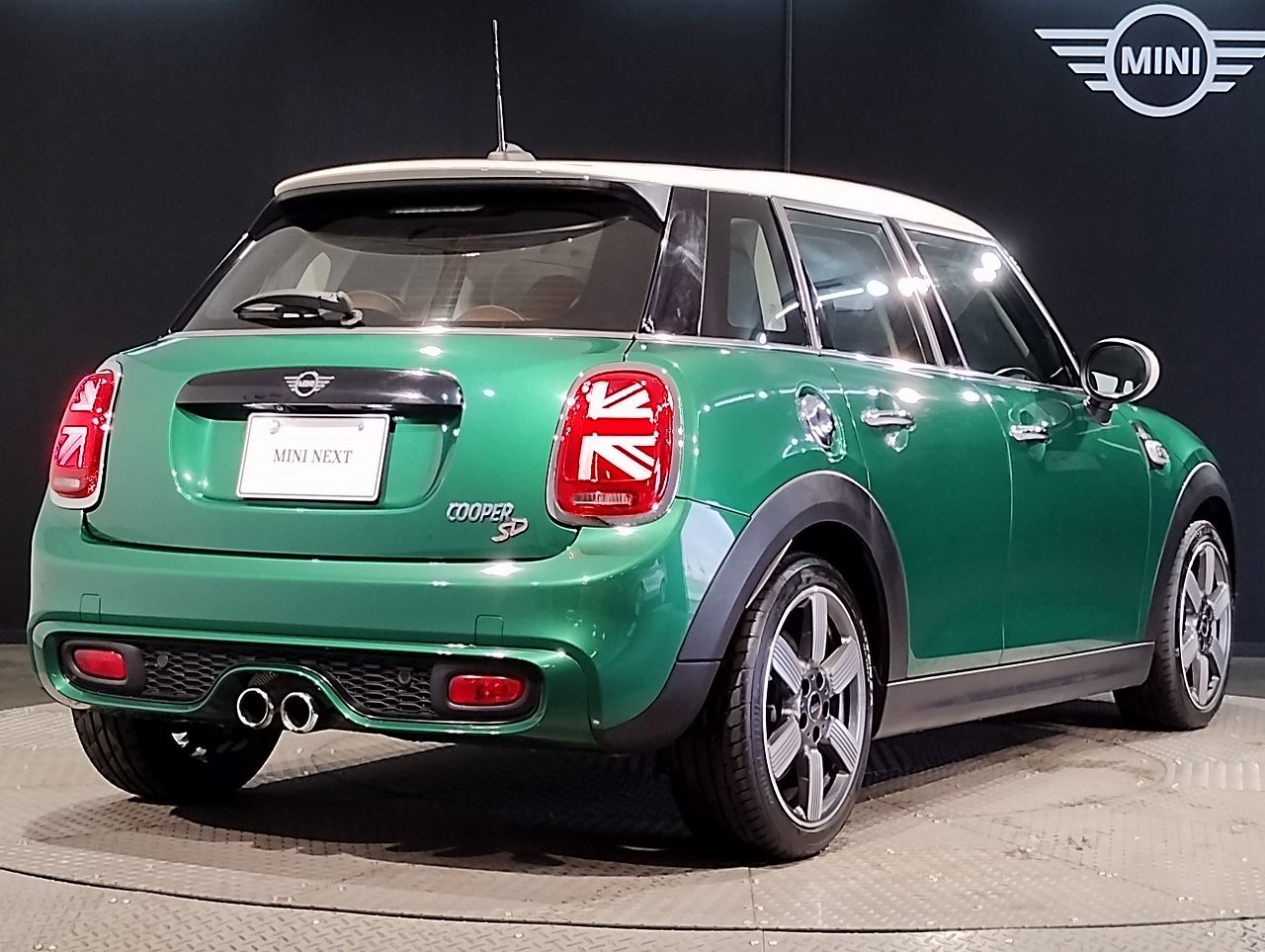 F55 COOPER S D(AT)
