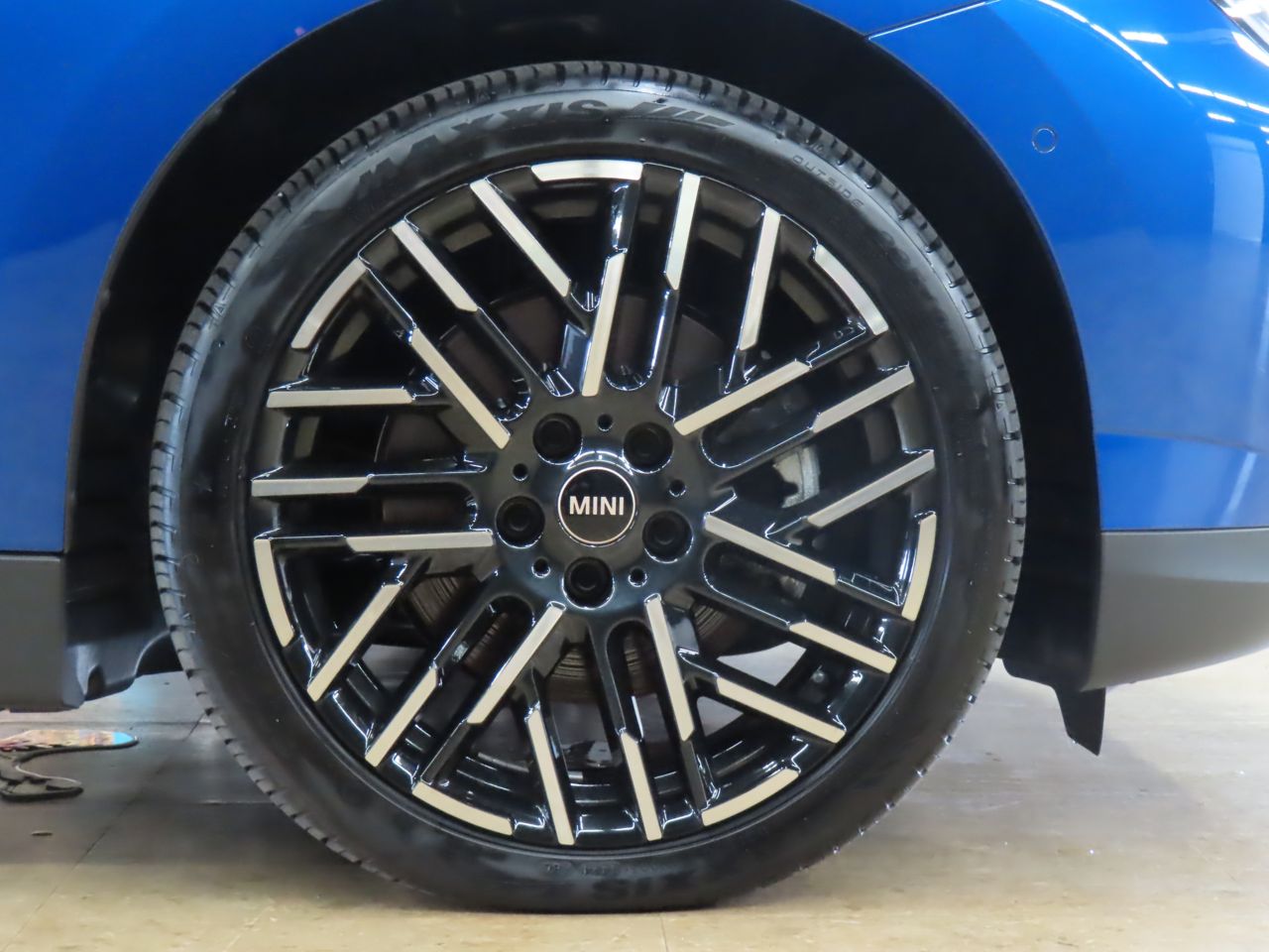 J01 MINI Cooper SE
