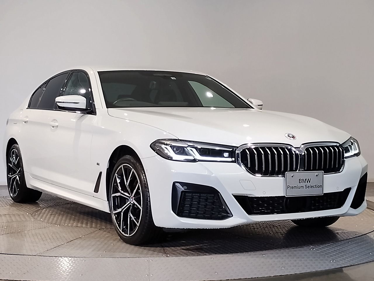 520d xDrive Sedan RHD