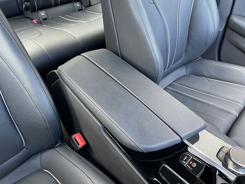 530e Sedan RHD