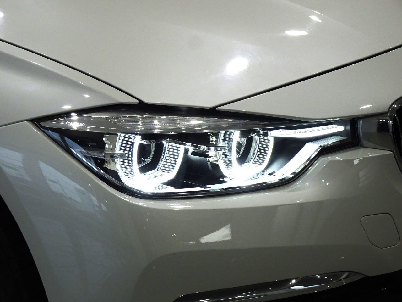 320D SEDAN RHD
