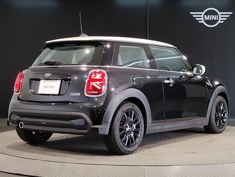 MINI Cooper F56 RHD