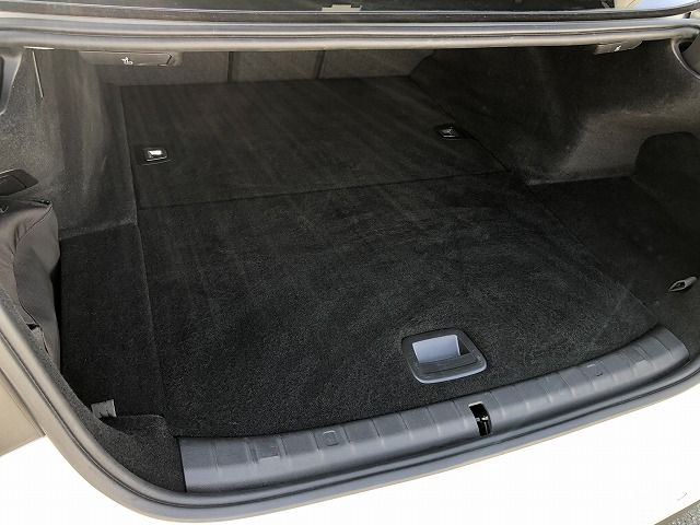 530e Sedan RHD
