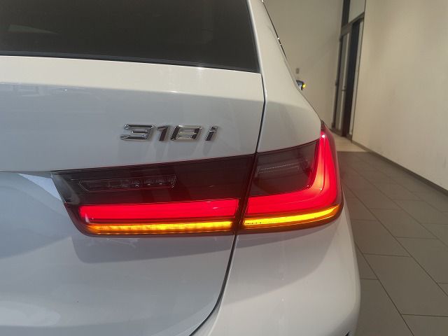 318i Touring RHD