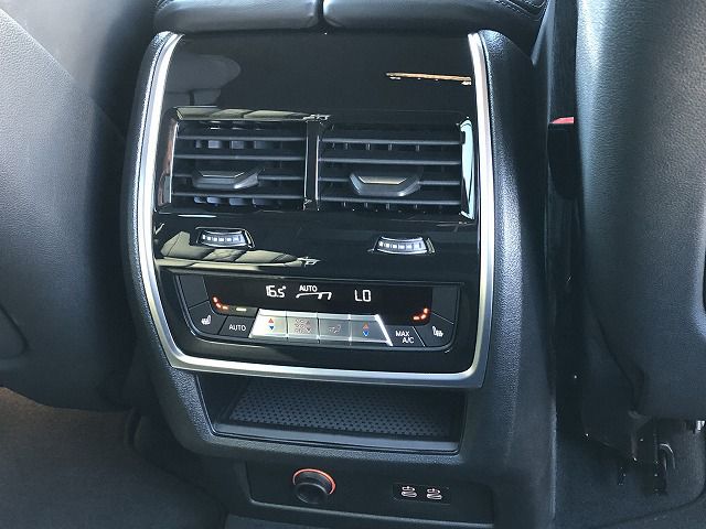 X5 M60i xDrive RHD