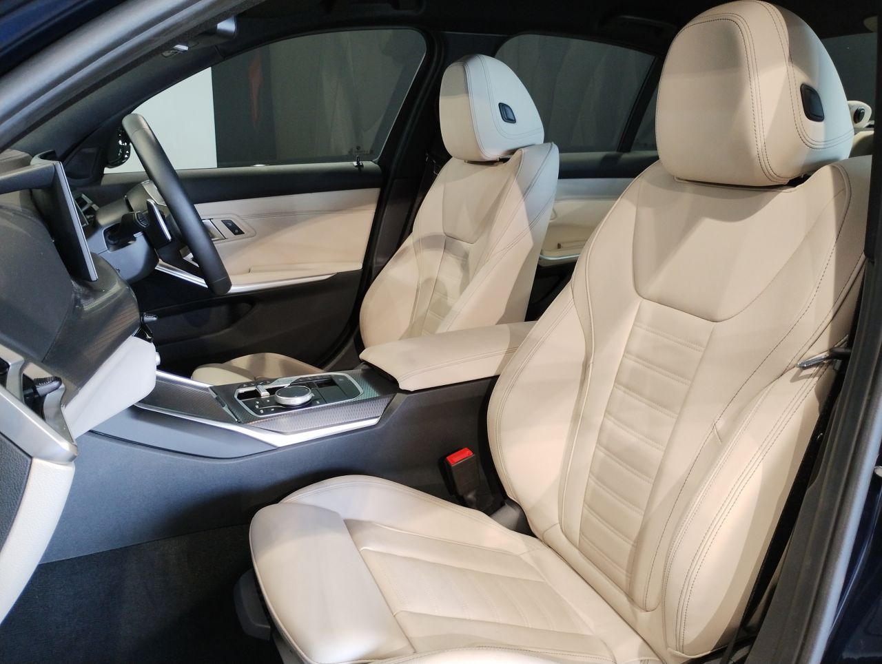 320d xDrive Berline RHD