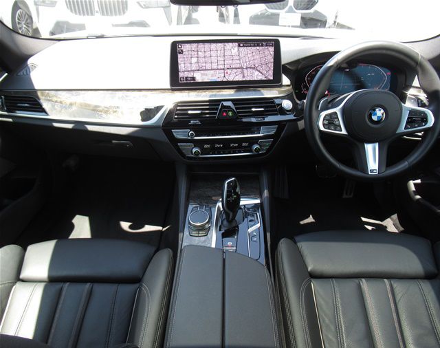 540i xDrive Touring RHD