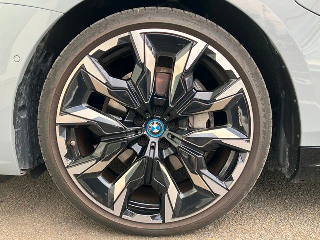 BMW i5 eDrive40 Sedan RHD