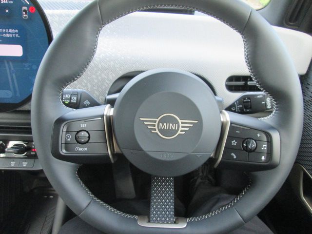 J01 MINI Cooper SE