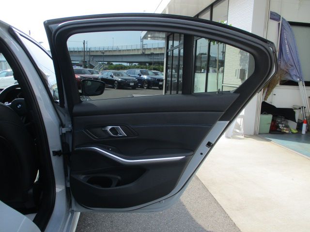 320d xDrive Berline RHD