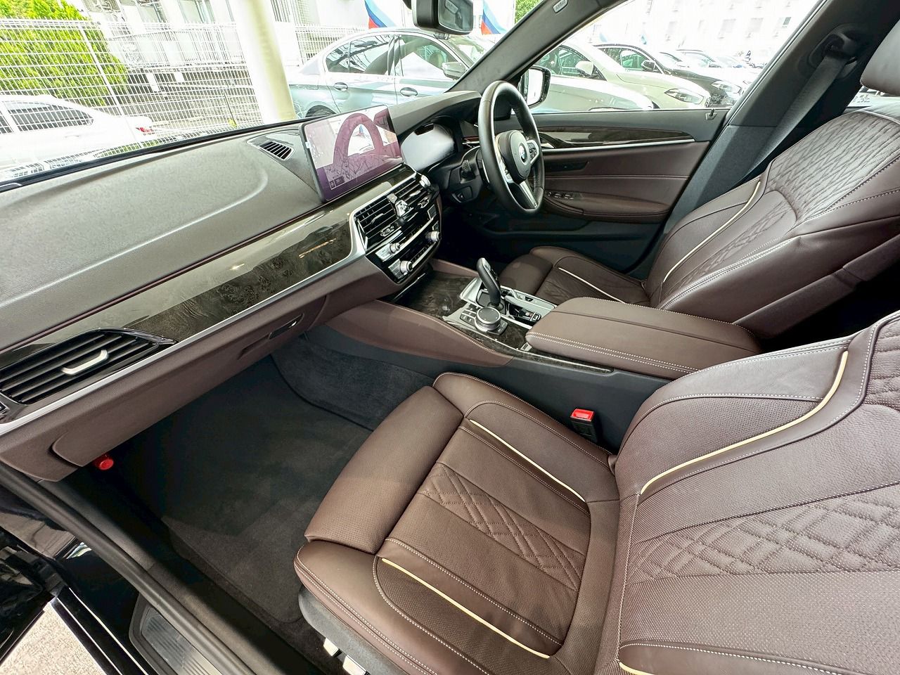 530e Sedan RHD