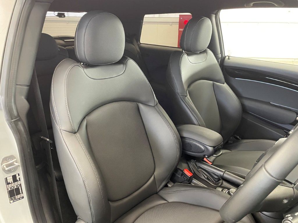 MINI Cooper F56 RHD