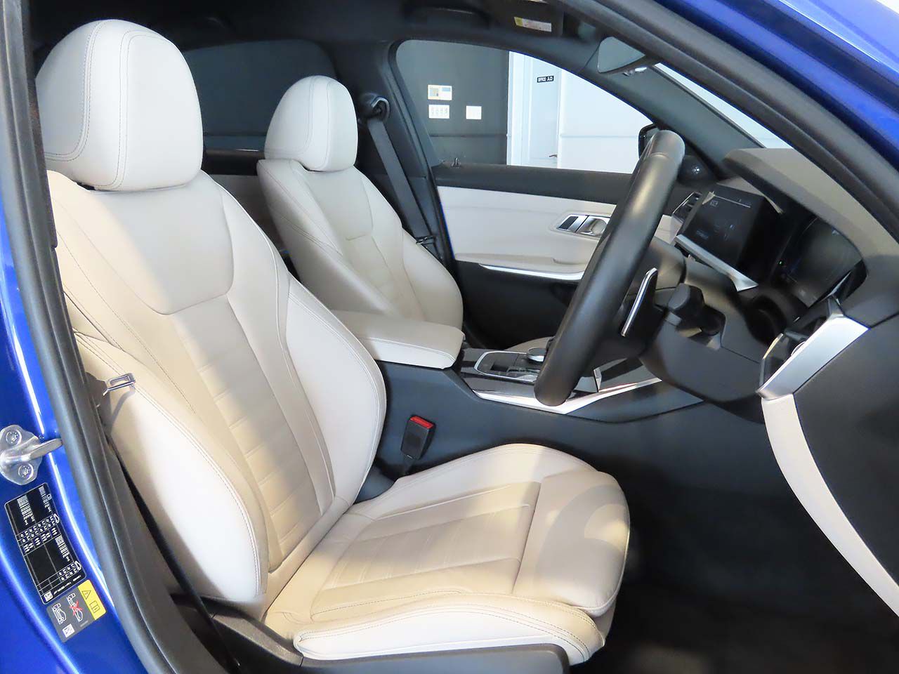 G20 330e Saloon RHD
