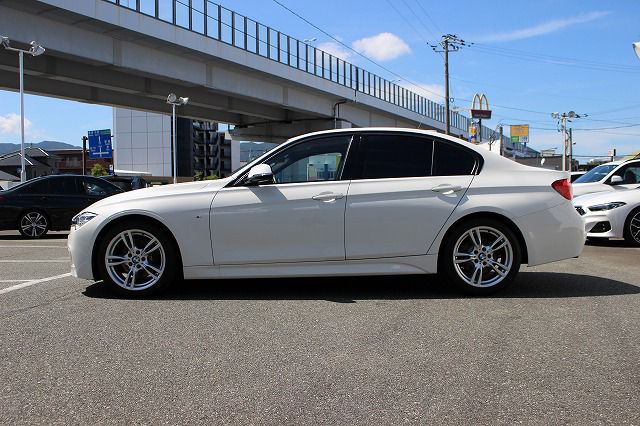 320I SEDAN RHD