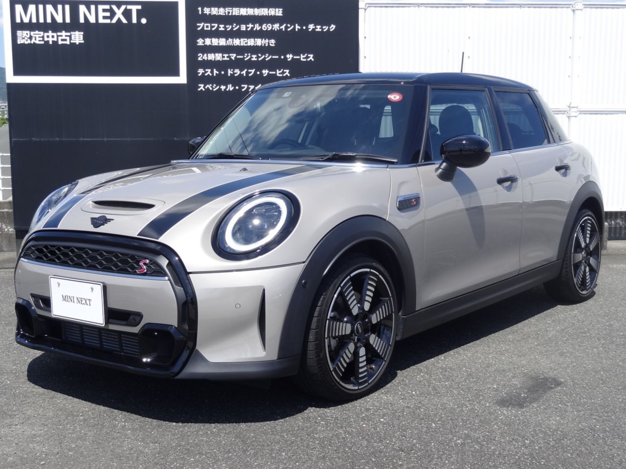 THE NEW MINI COOPER S 5 DOOR.
