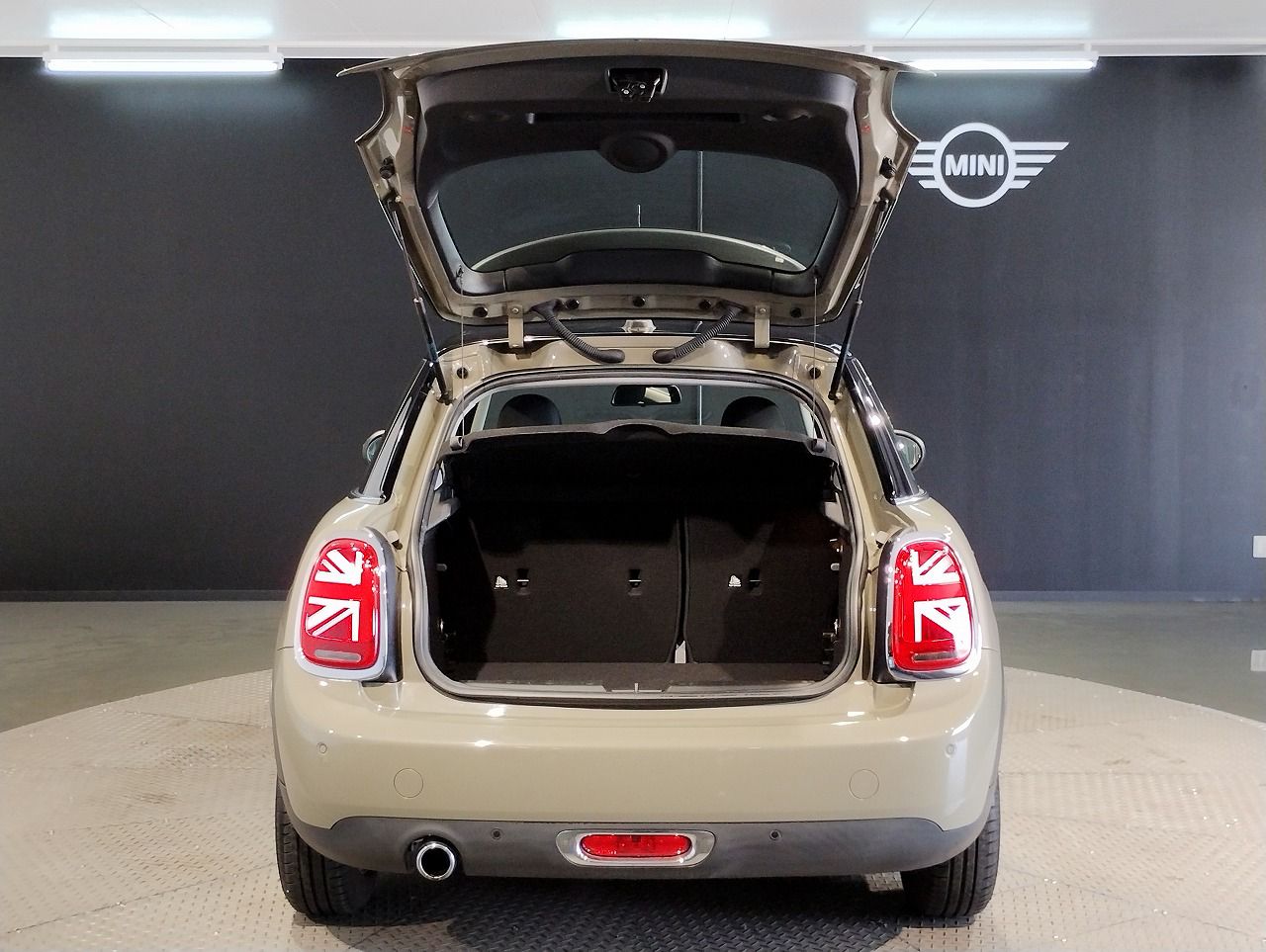 F55 COOPER D (AT)