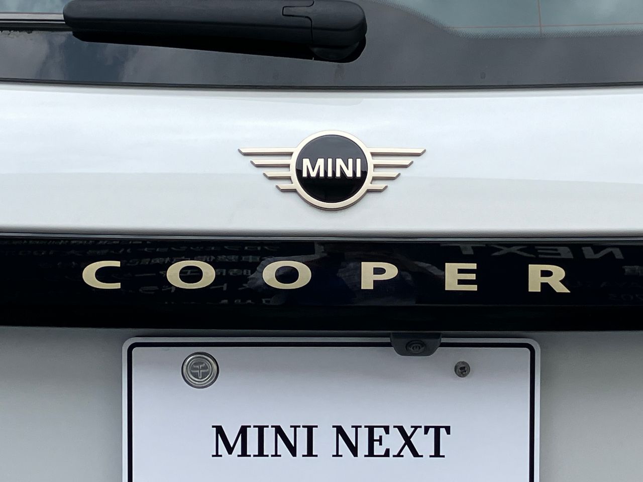 J01 MINI Cooper E