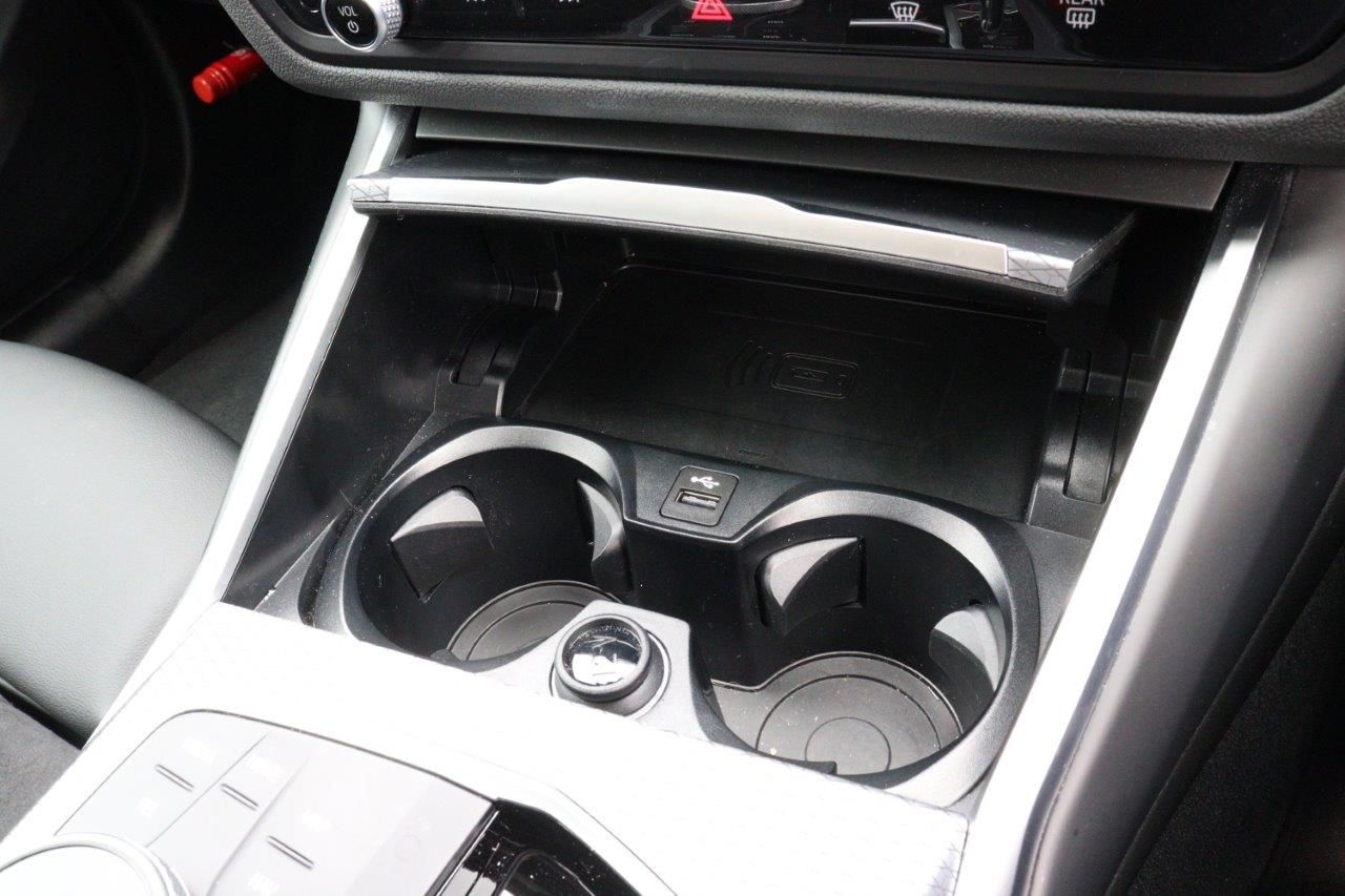 320d xDrive Berline RHD