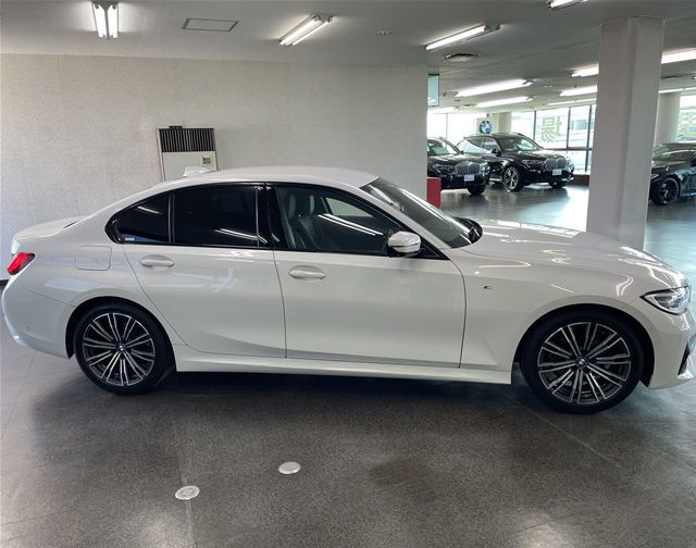 G20 320d xDrive RHD Saloon