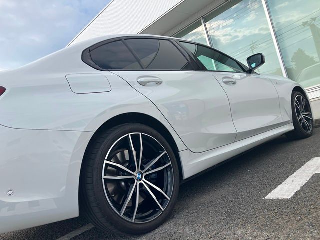 G20 330e Saloon RHD