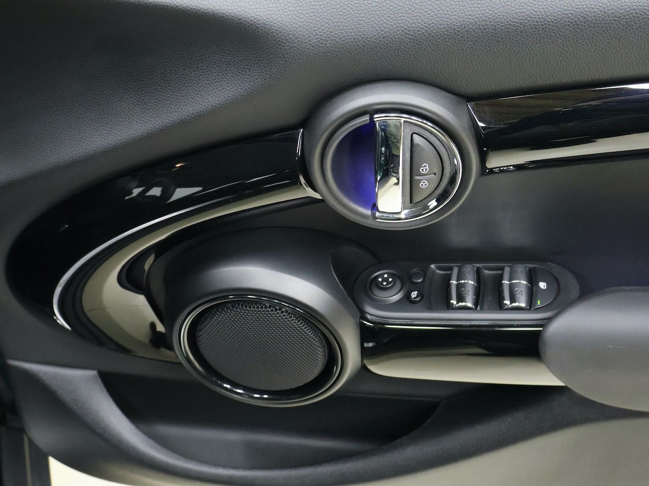 F55 COOPER S D(AT)