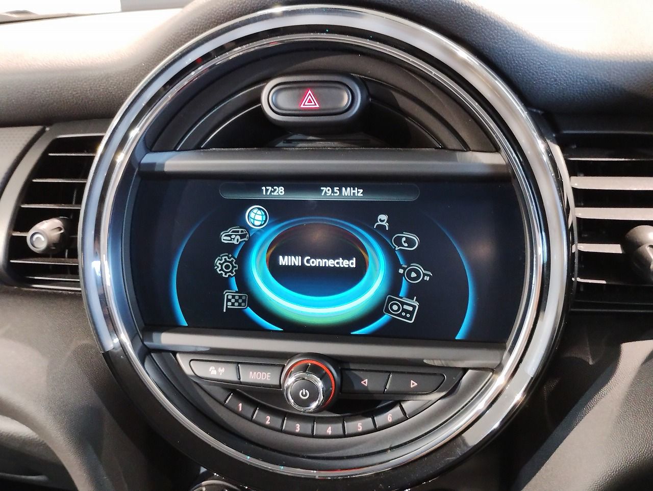 F56 COOPER D (AT)