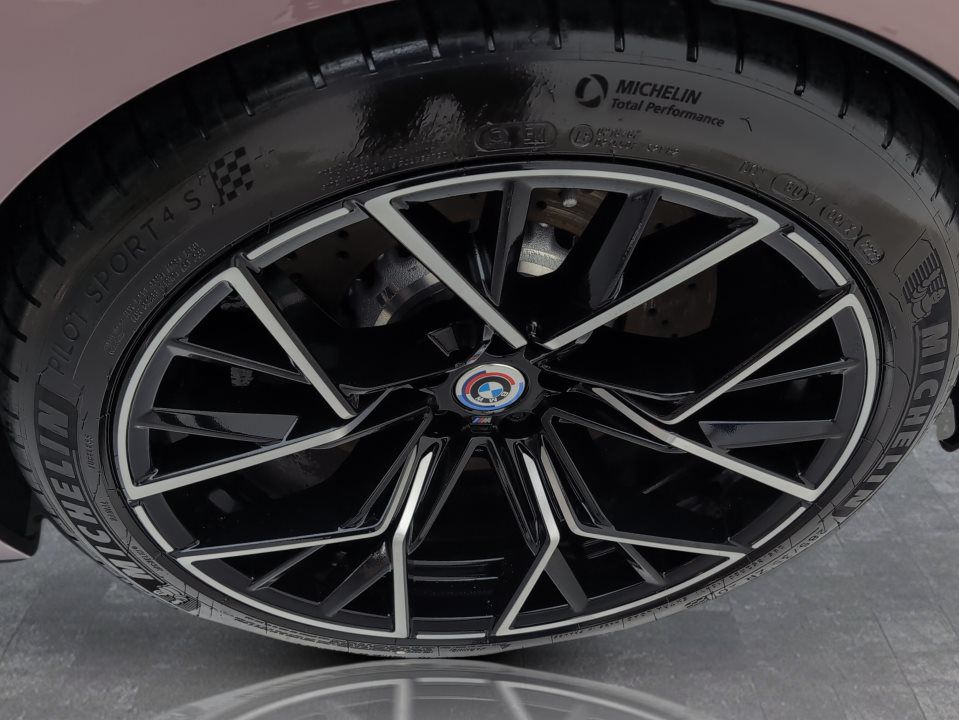 BMW M8