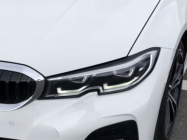 320i Sedan RHD