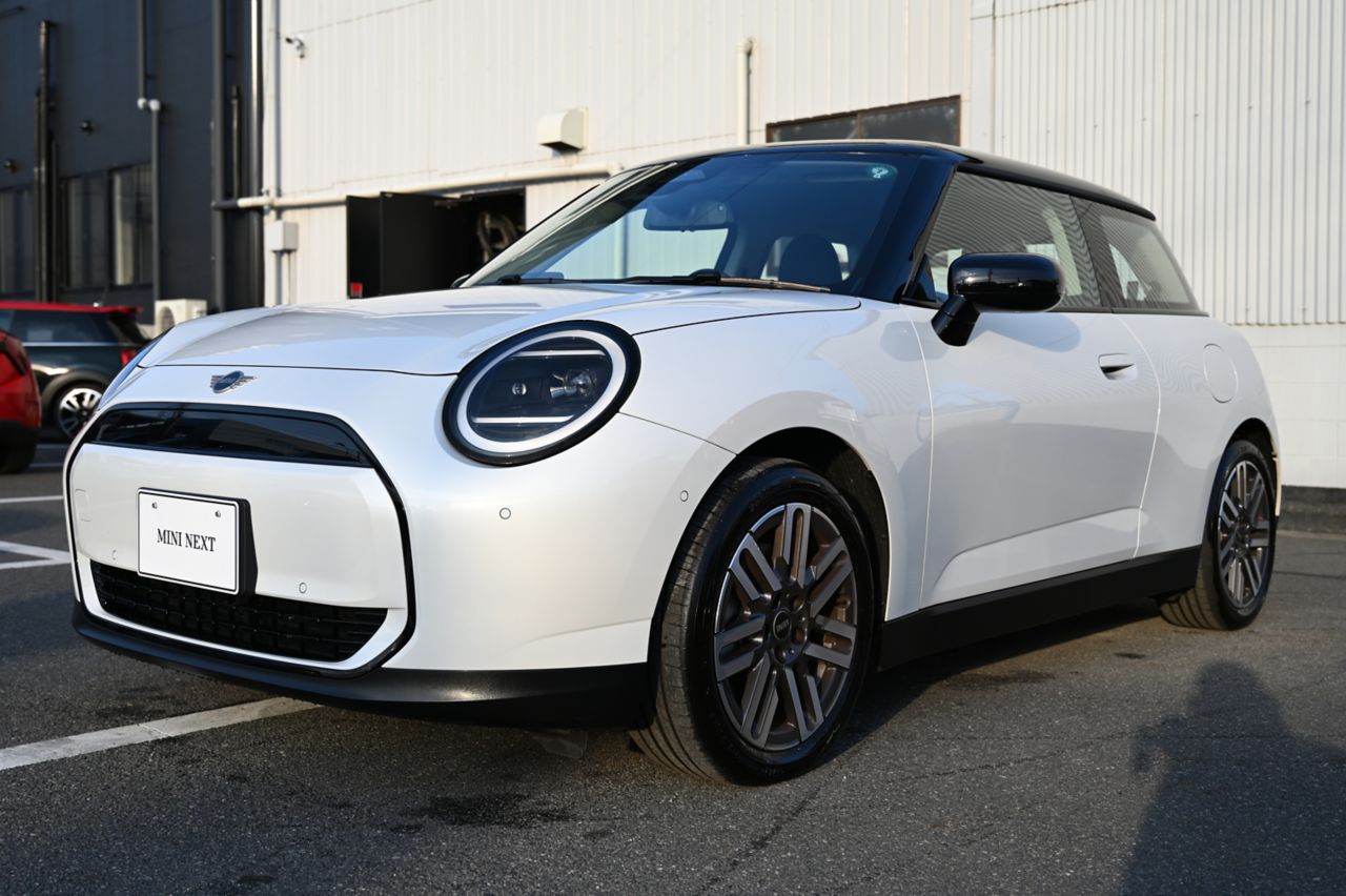 J01 MINI Cooper E