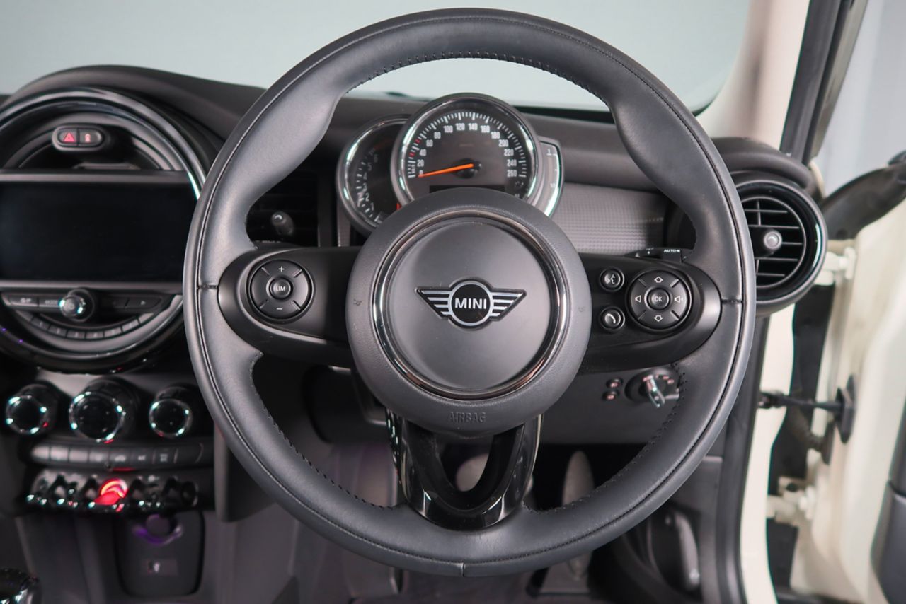 F55 MINI Cooper 5-Door Hatch LCI