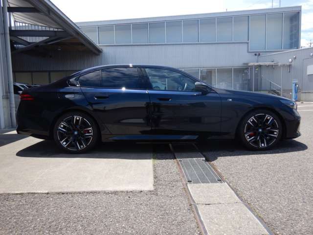 BMW i5 M60 xDrive Sedan RHD