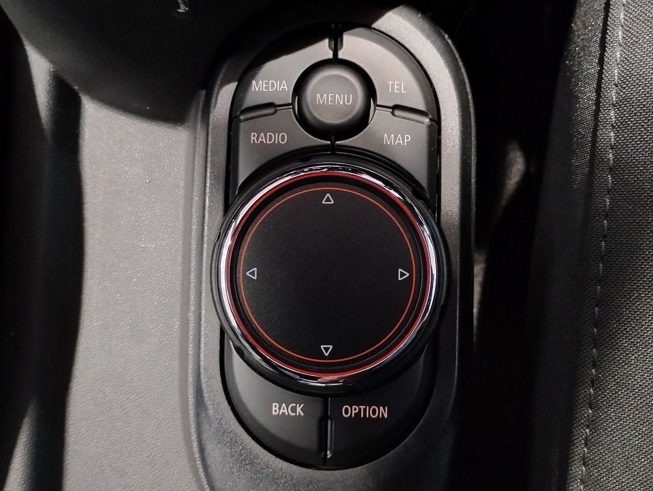 F55 COOPER S D(AT)