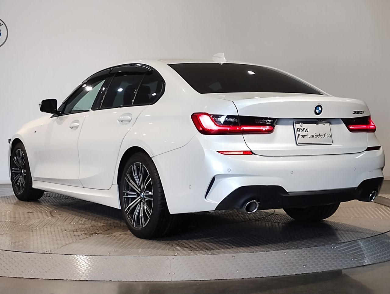 320i Sedan RHD