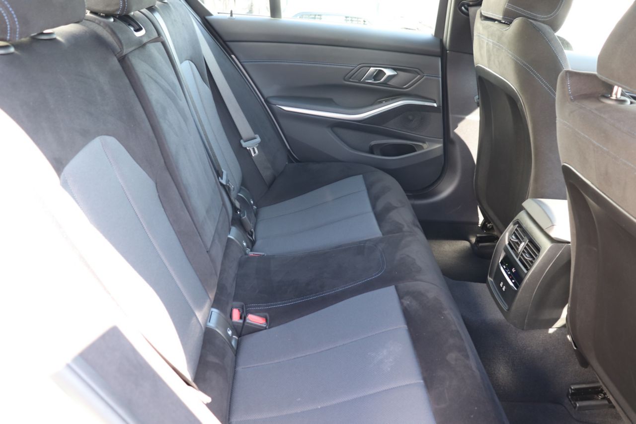 320d xDrive Berline RHD