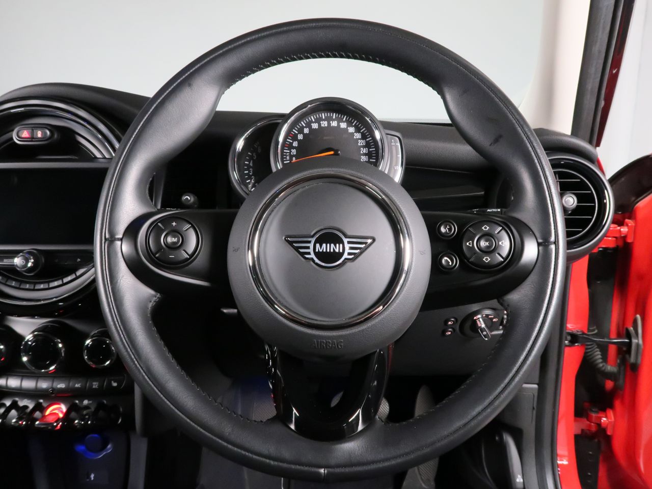 F55 MINI Cooper 5-Door Hatch LCI