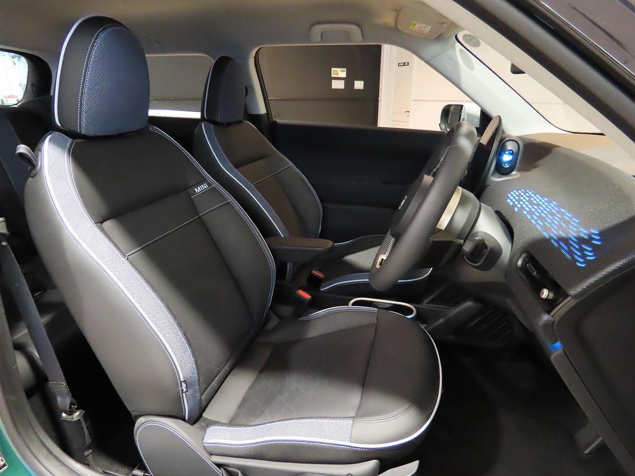 J01 MINI Cooper SE