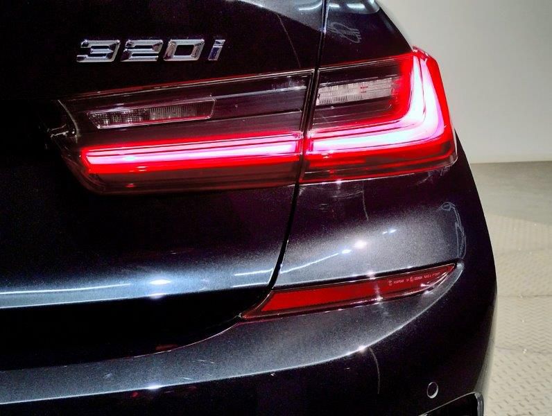 320i Sedan RHD
