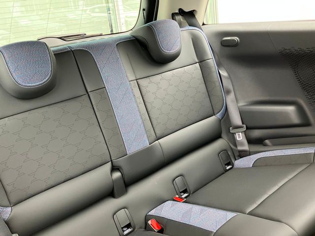 J01 MINI Cooper E