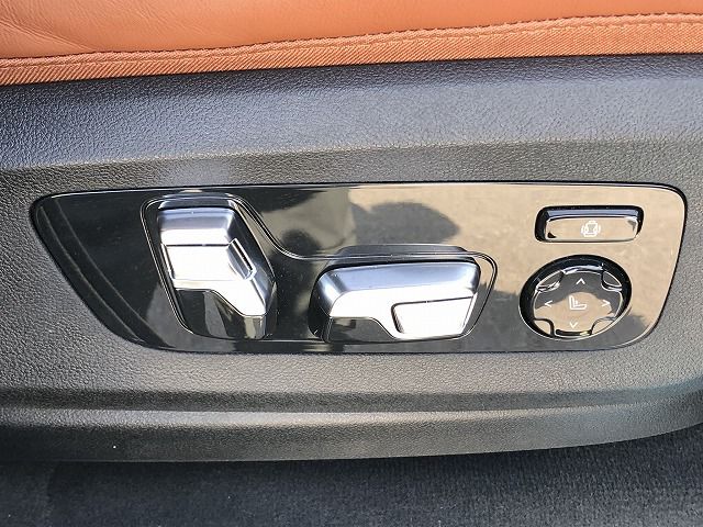 X7 xDrive40d RHD US