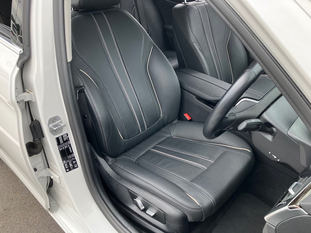 520d xDrive Sedan RHD